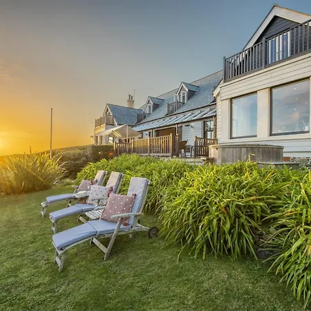 Holiday home Henscath House